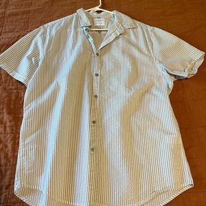 Men’s large short sleeve button down. Denim and Flower